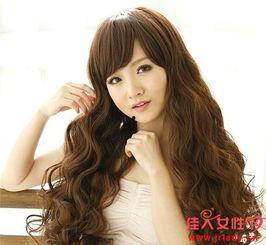 娃娃卷发图片,时尚潮流的甜美演绎